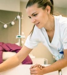 Die erste Hebammen-geleitete Geburt des Frauenzentrums Bern ist erfolgreich verlaufen